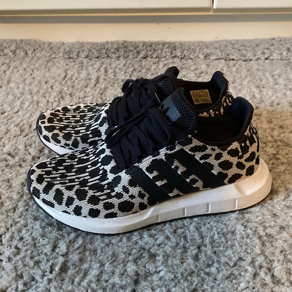 Super cute Adidas Swift Run shoes size 8